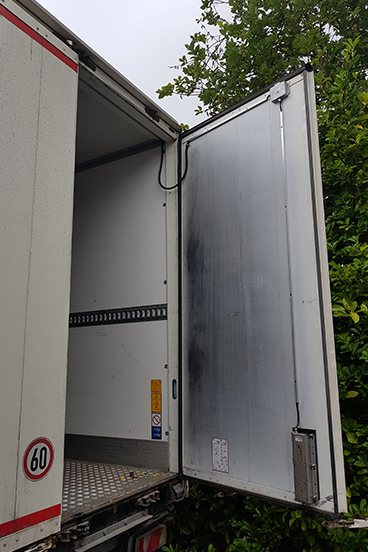 Beveiliging van de laadruimte van een vrachtwagen met en openslaande deur met een LimoLock